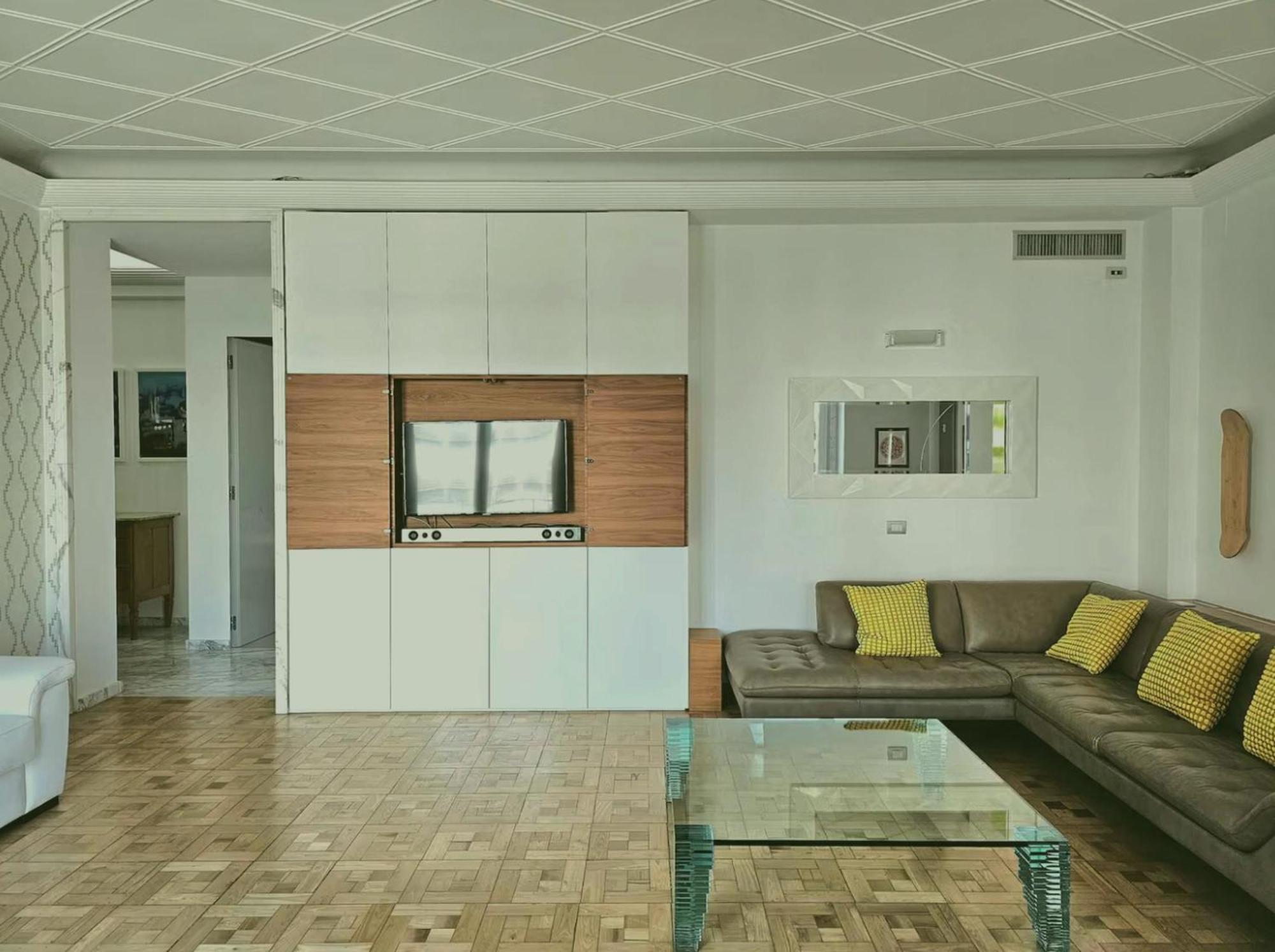 4 Bedrooms Apartment