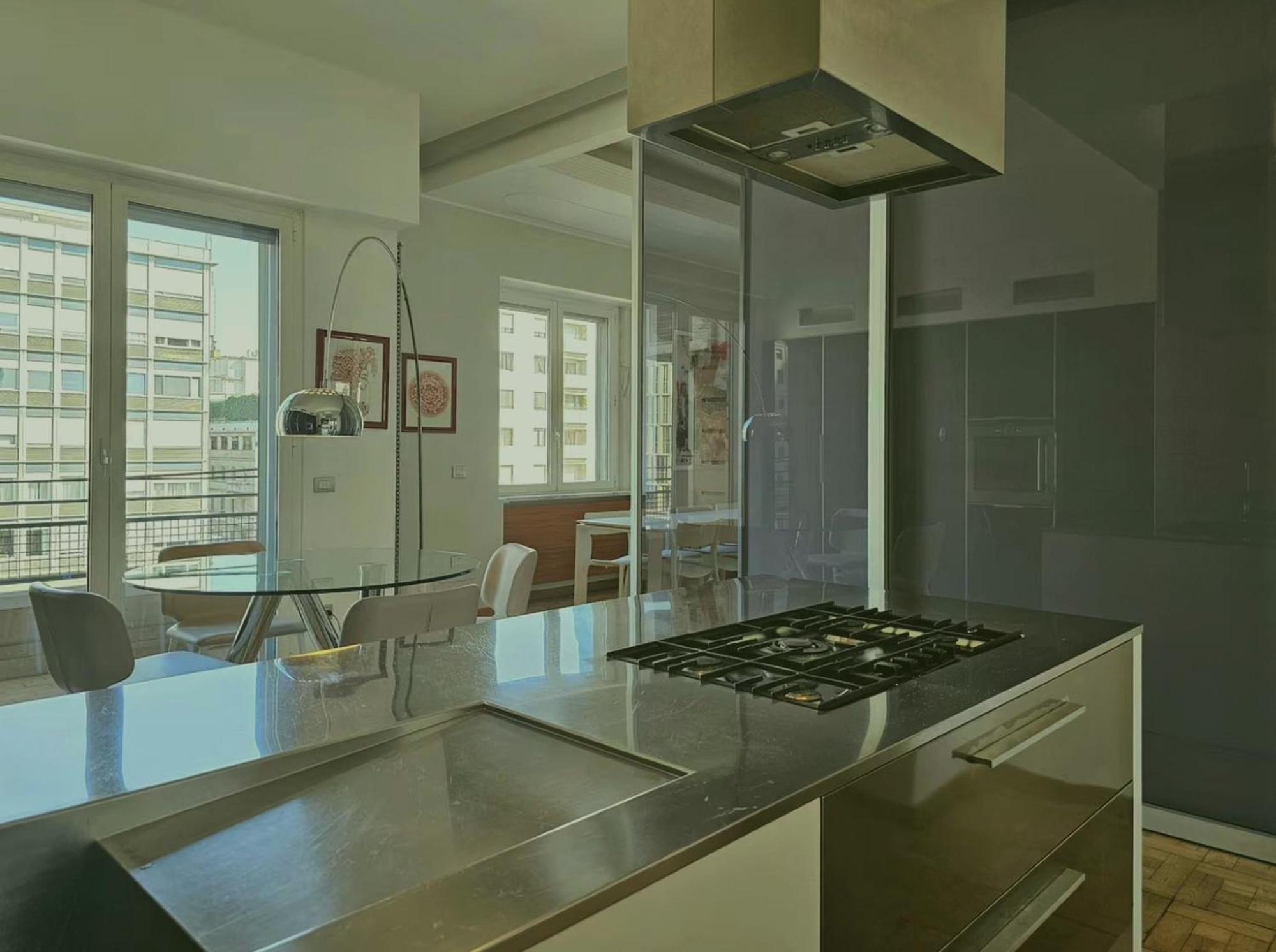 4 Bedrooms Apartment *